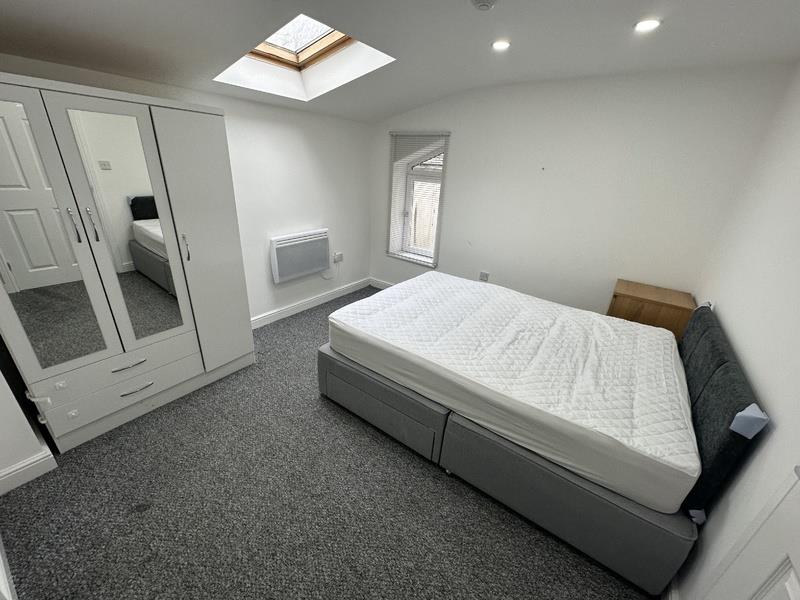 2 bed property in Clifton Street, Roath